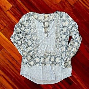 Women’s Medium Lucky Brand shirt